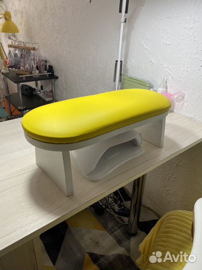 Подставка под руки маникюрная