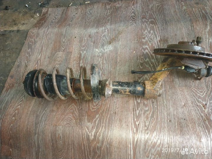 Стойка передняя правая Opel Vectra A 1988-1995