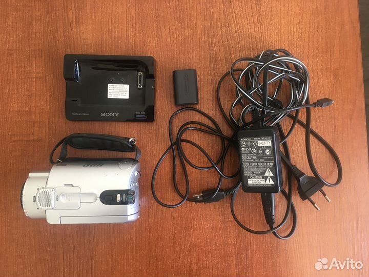 Видеокамера Sony DCR-SR200E