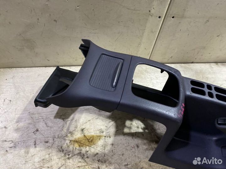 Подлокотник Mercedes-Benz A-Class W168 M166E16