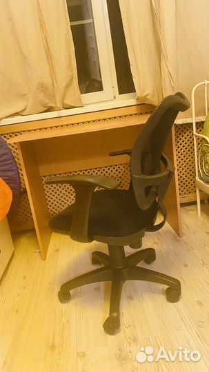 Компьютерное кресло и стол 60*90см