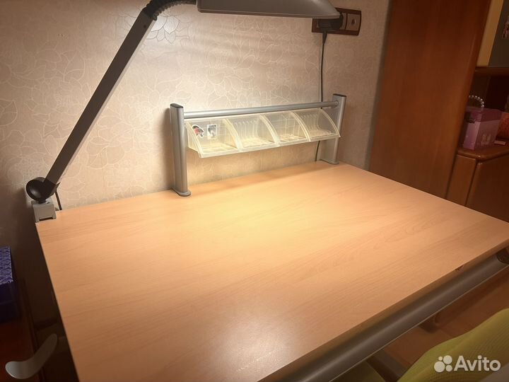 Парта для школьника