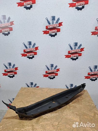 Накладка крыла передняя левая Mercedes Benz