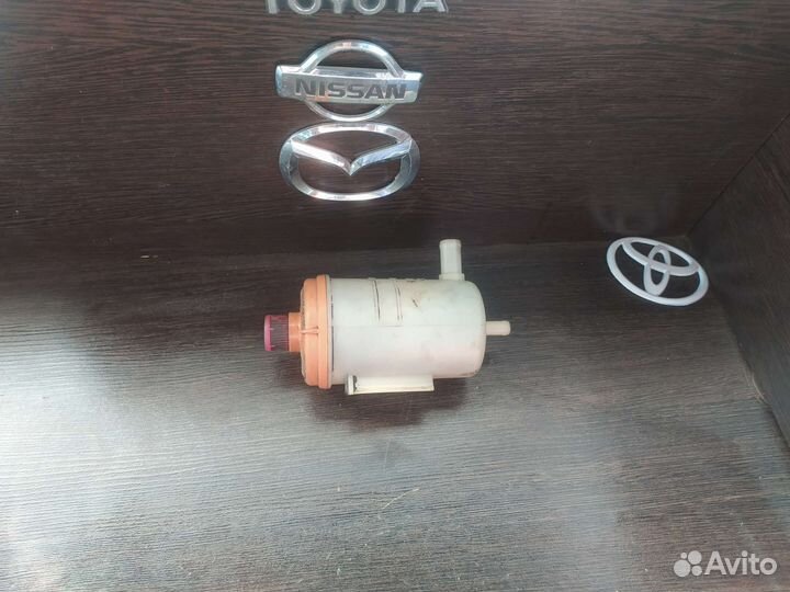 Бачок гур Suzuki Grand Vitara I