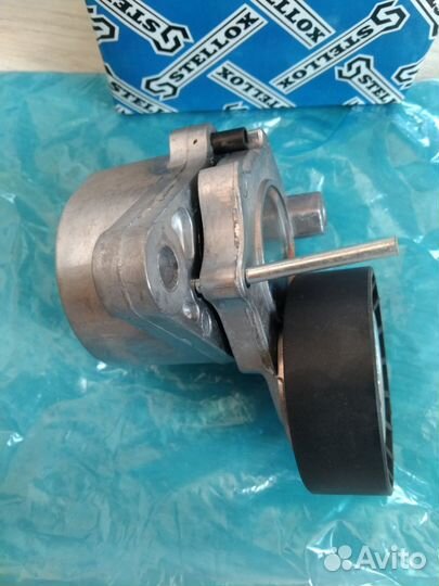 Ролик натяжителя в сборе