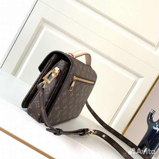 Louis Vuitton Pochette Metis Monogram в разных рас