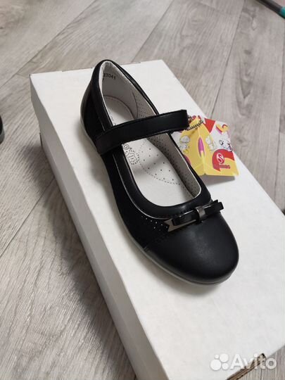 Новые детские туфли