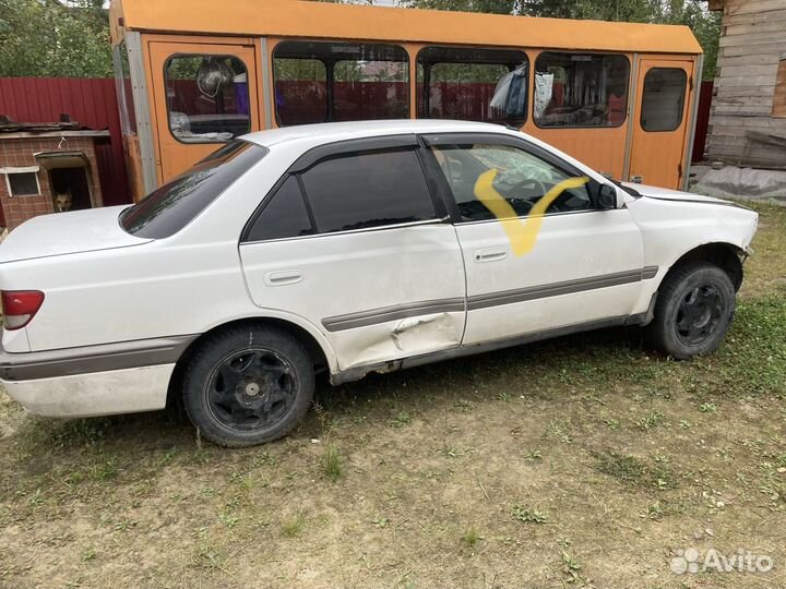 Toyota Carina 2.0 AT, 1998, битый, 300 000 км