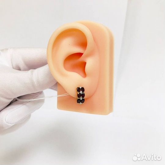 Золотые серьги с камнем