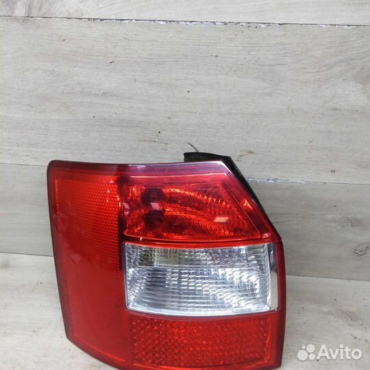 Фонарь задний левый Audi A4 B6 универсал