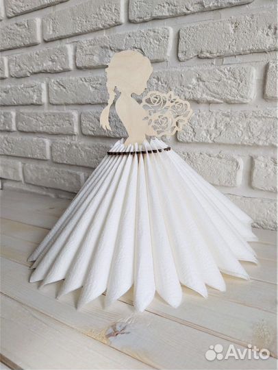 Деревянная салфетница