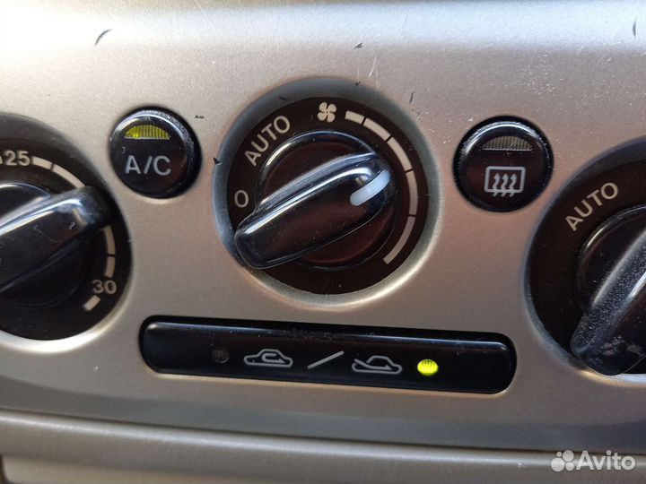 Мазда 3 (фамили) 2002год