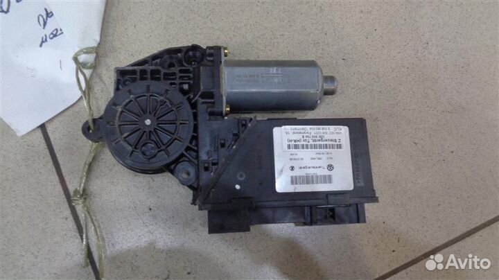 Моторчик стеклоподъемника задний правый Volkswage