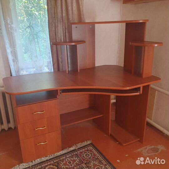 Компьютерный стол