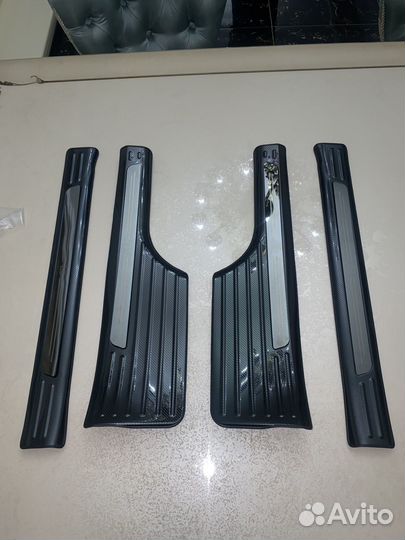 Накладки на пороги L9