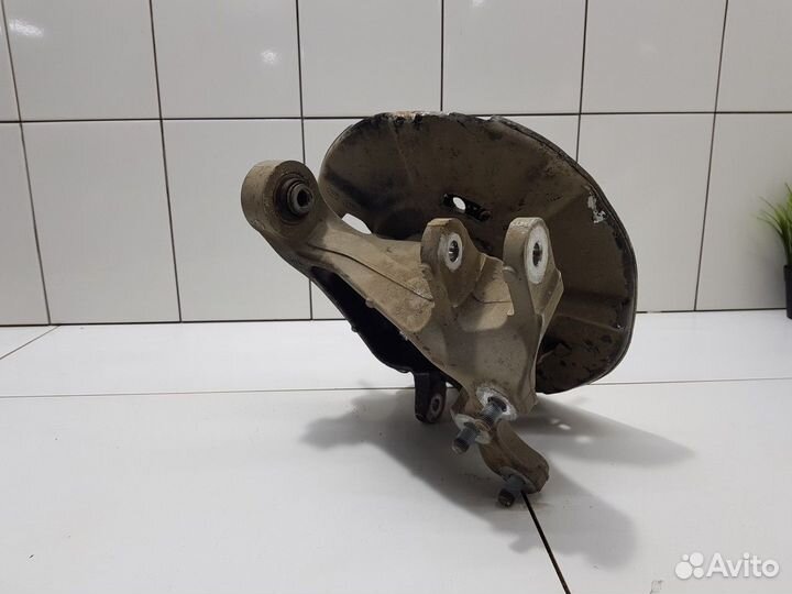 Кулак поворотный задний левый