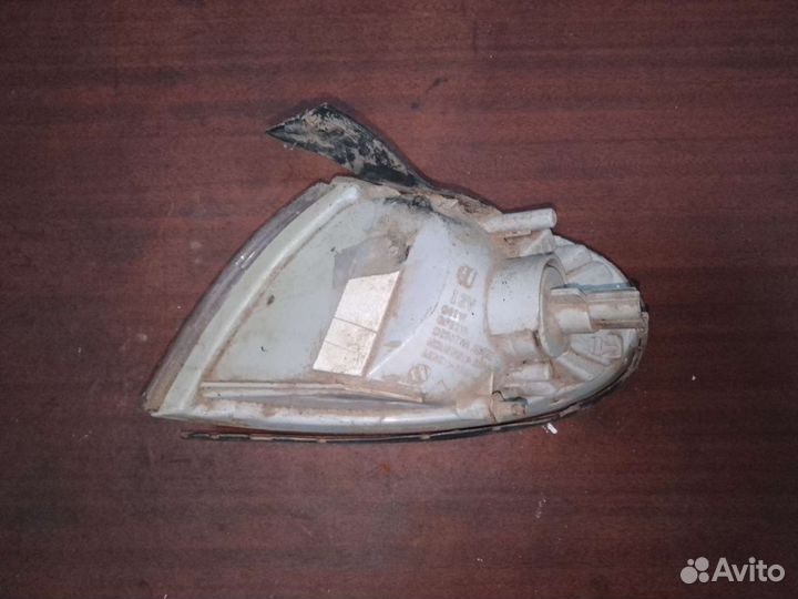 Поворотник правый Hyundai Accent 1