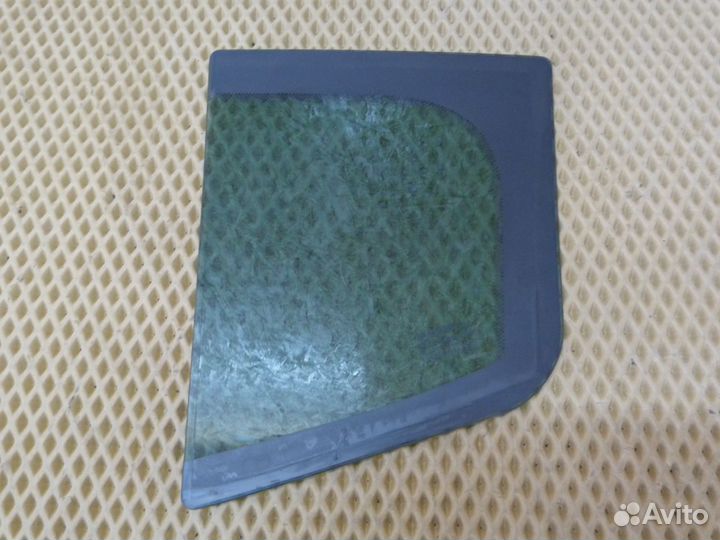 Стекло двери задней правой форточка Renault Megane III 2009-2016 (822200006R)