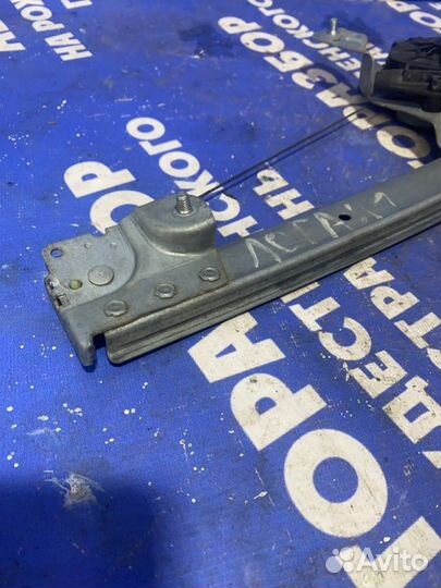 Передний правый стеклоподъемник Renault Logan 1