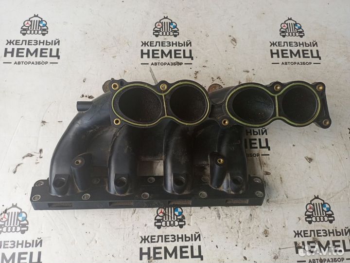 Впускной коллектор нижняя часть Volkswagen Golf 4