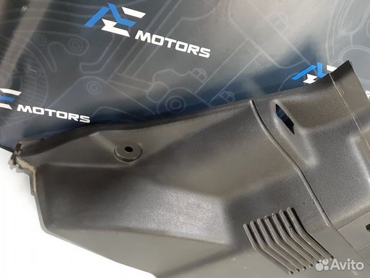 Обшивка багажника правая Lincoln Navigator U228