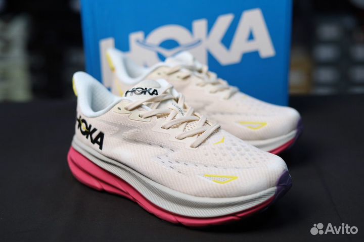 Беговые кроссовки Hoka