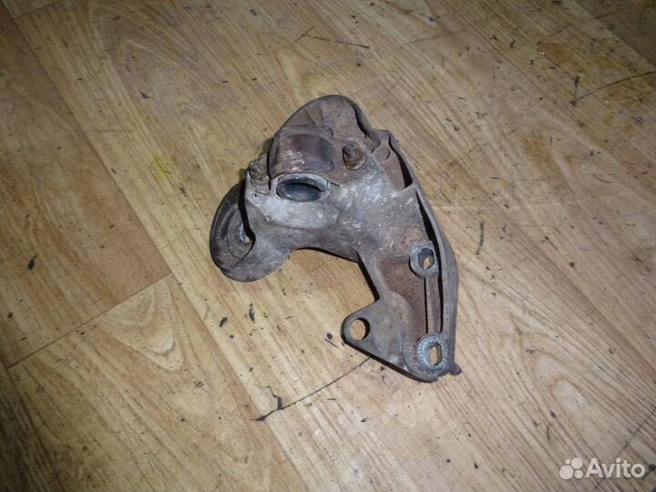 Кронштейн двигателя левый Audi A6 C6,4F 2004-20