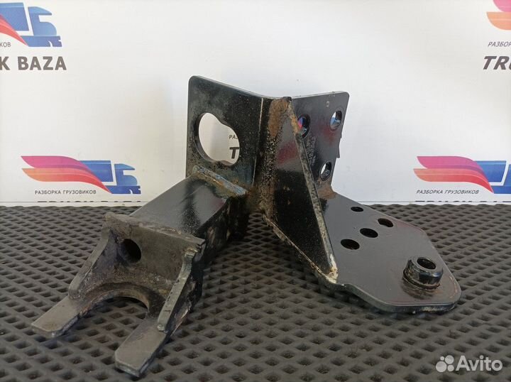 Кронштейн усилителя бампера левый