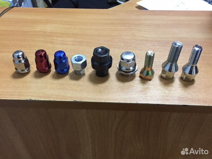 Болты гайки колесные на автомобили