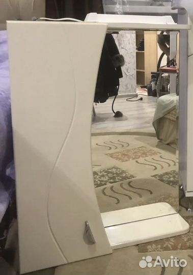 Зеркало с полкой в ванну