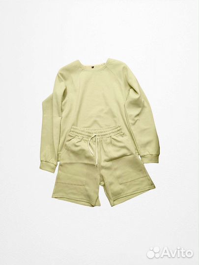 Костюм с шортами