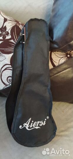 Гитара укулеле