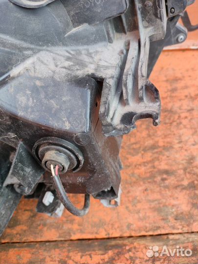 Фара левая Toyota Rav4 ASA44