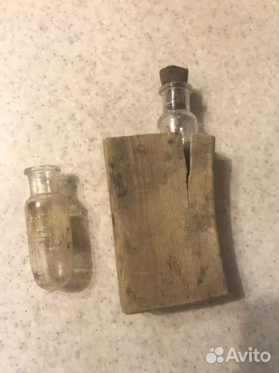 Бутыльки в деревянном чехле
