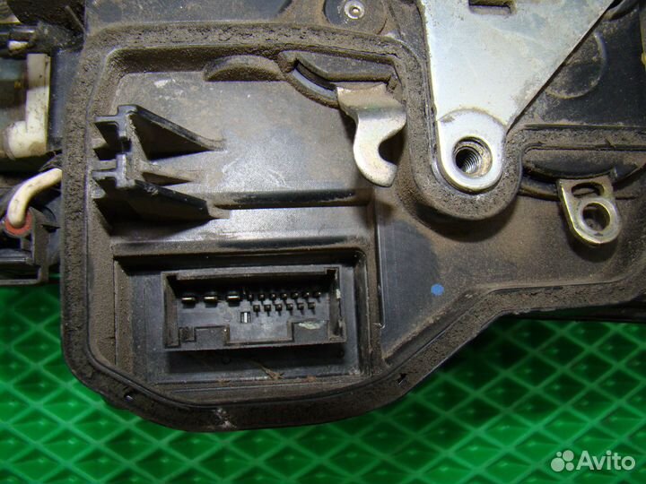 Замок двери задний левый BMW 7 E65 бмв 7 Е65 Е66