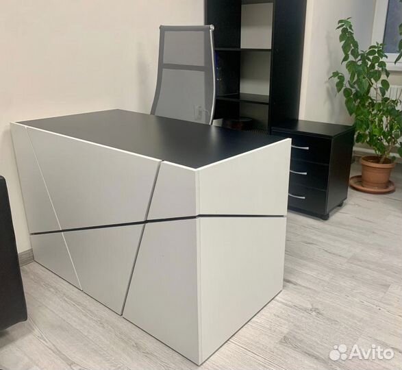 Стол в в офис Концепт Белый/Черный