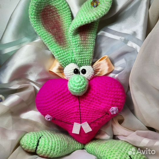 Вязаные игрушки Валентин кролик