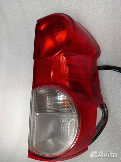 Задний фонарь Nissan nv 200