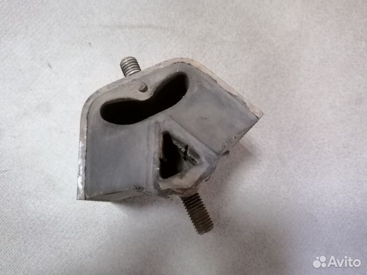 Опора подушки левая VW Pointer 2004-2009