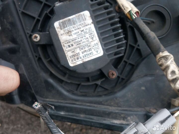 Фара Nissan Serena