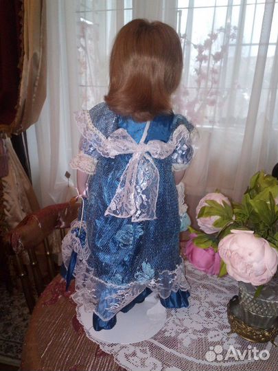 Фарфоровая кукла