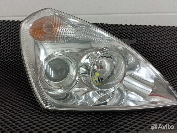 Фара правая Kia Carnival