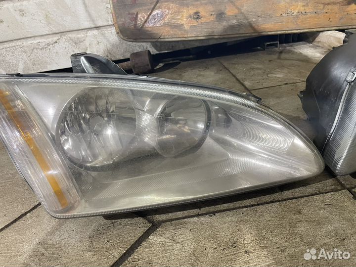 Фара Ford Focus 2