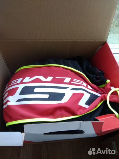 Мотоциклетный шлем новый в упаковке