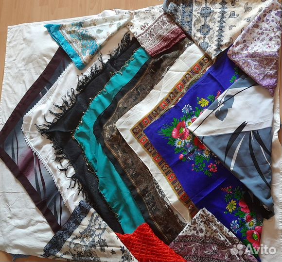 Большие тёплые женский платки - шали с кистями