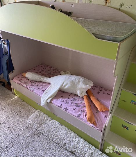 Кровать двухъярусная