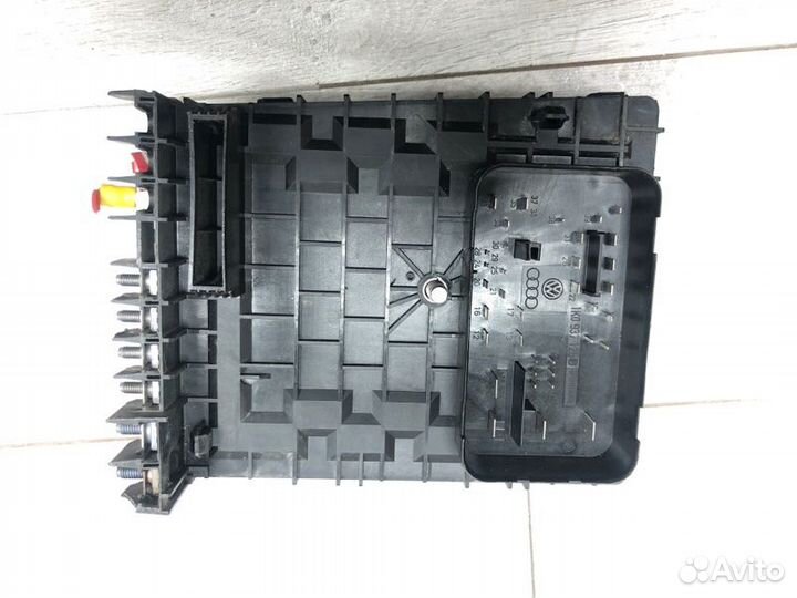 Блок предохранителей Skoda Octavia универсал cayc