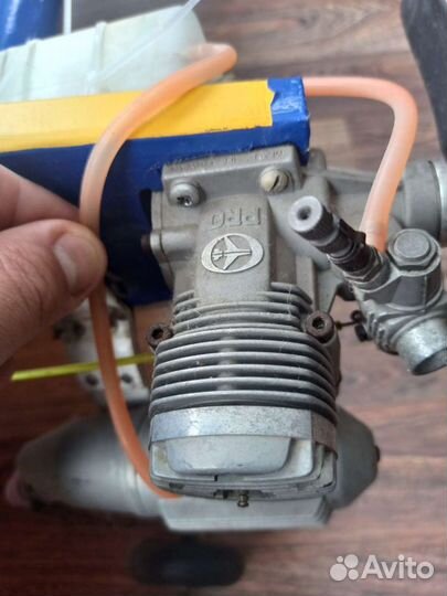 Радиоуправляемый самолет с двс