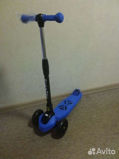 Самокат детский трехколесный новый