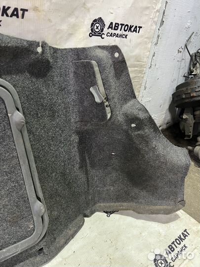 Обшивка багажника правая Nissan Primera P11